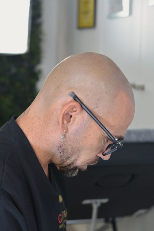 Manolo concentrado durante una cita